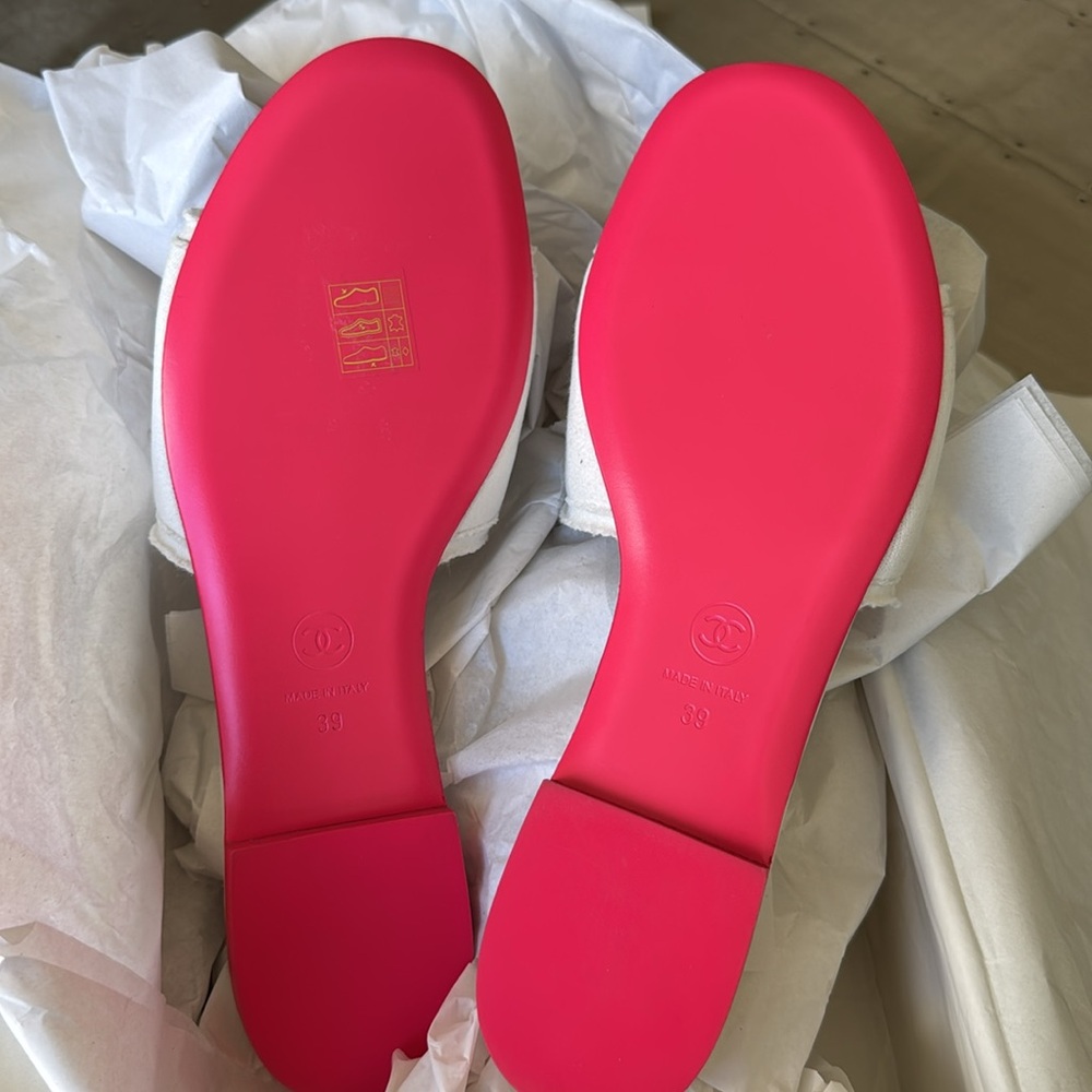 CHANEL White and Red Sandals - Picture 5 of 8